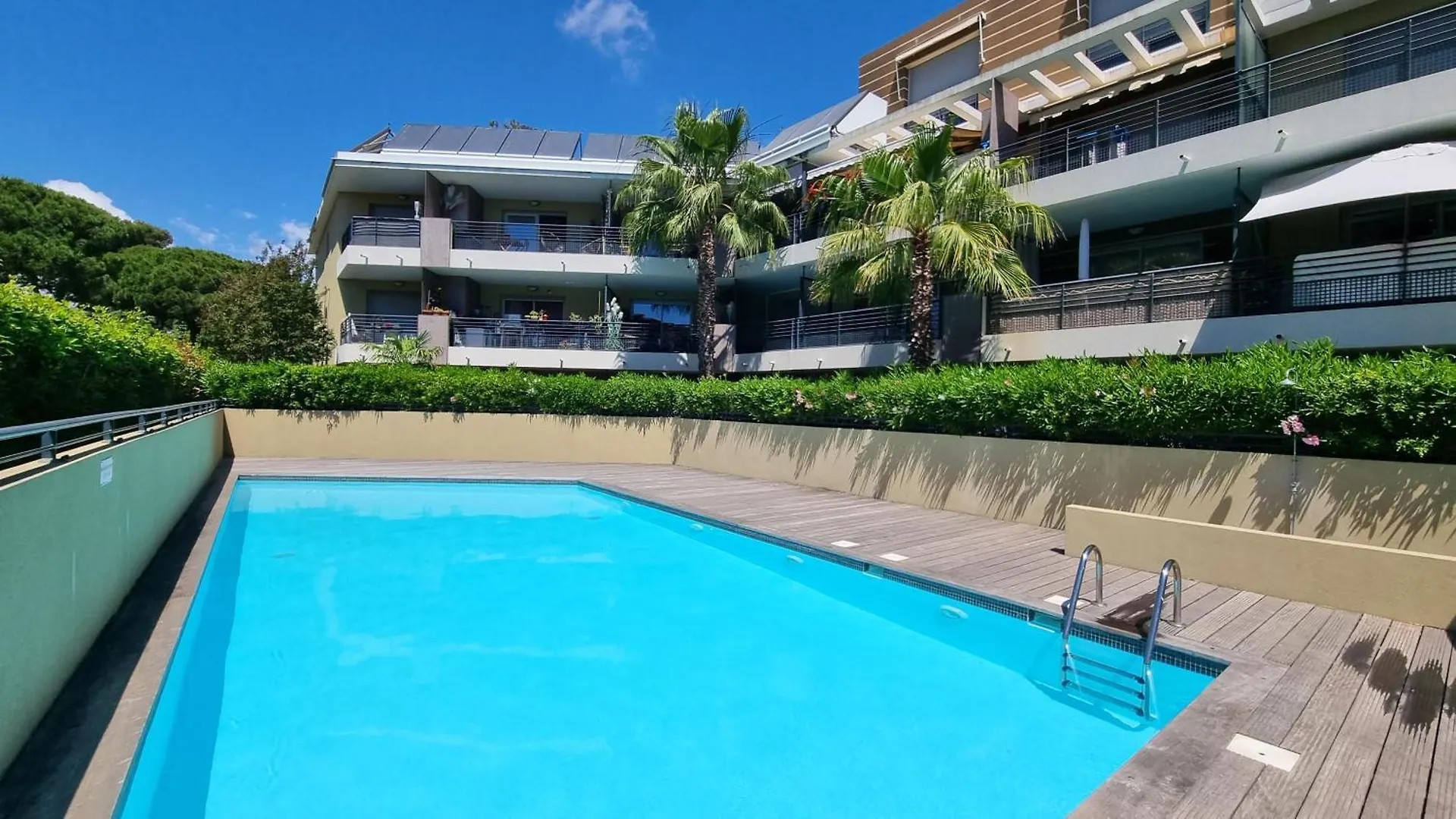 Le Familial, Piscine Plage Et Garage Villeneuve-Loubet